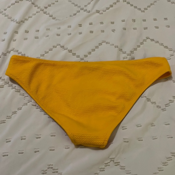 Shade & Shore yellow bikini. 32 B/S - Picture 6 of 7